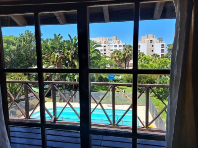 pinares, a metros del mar!!! 2000 m² terreno con piscina, y más de 300 edificados - gor28074c