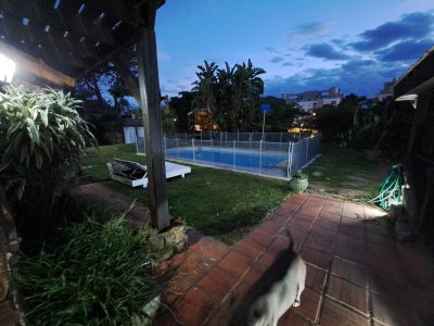 pinares, a metros del mar!!! 2000 m² terreno con piscina, y más de 300 edificados - gor28074c