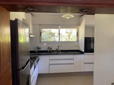 casa en alquiler de temporada en cantegril, punta del este - gor28488c