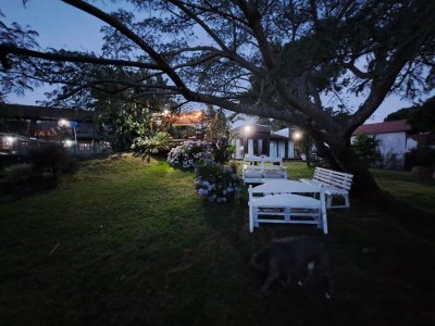 pinares, a metros del mar!!! 2000 m² terreno con piscina, y más de 300 edificados - gor28074c