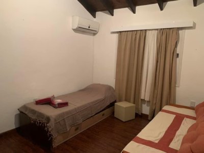 casa en alquiler de temporada en cantegril, punta del este - gor28488c