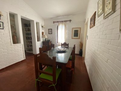 casa en alquiler de temporada  en punta del este, mansa a pocas cuadras del mar - gor26419c