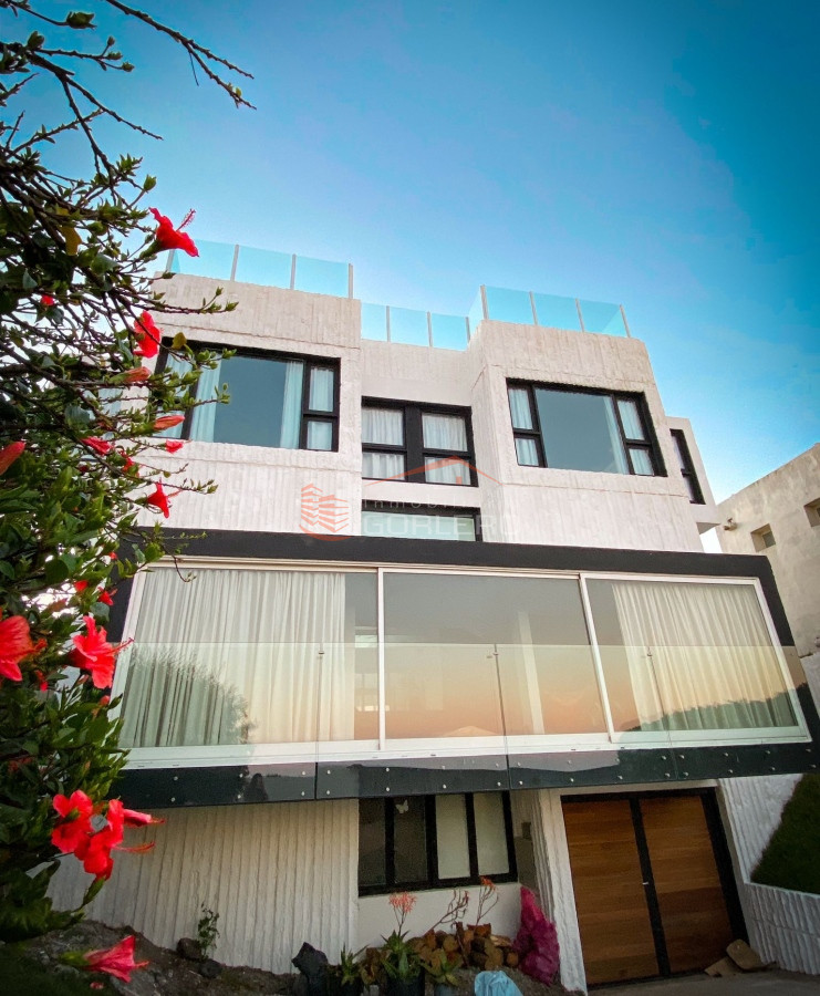 Vacaciones en Punta del Este, Penísnula - Casa en Alquiler de temporada  - GOR28520C