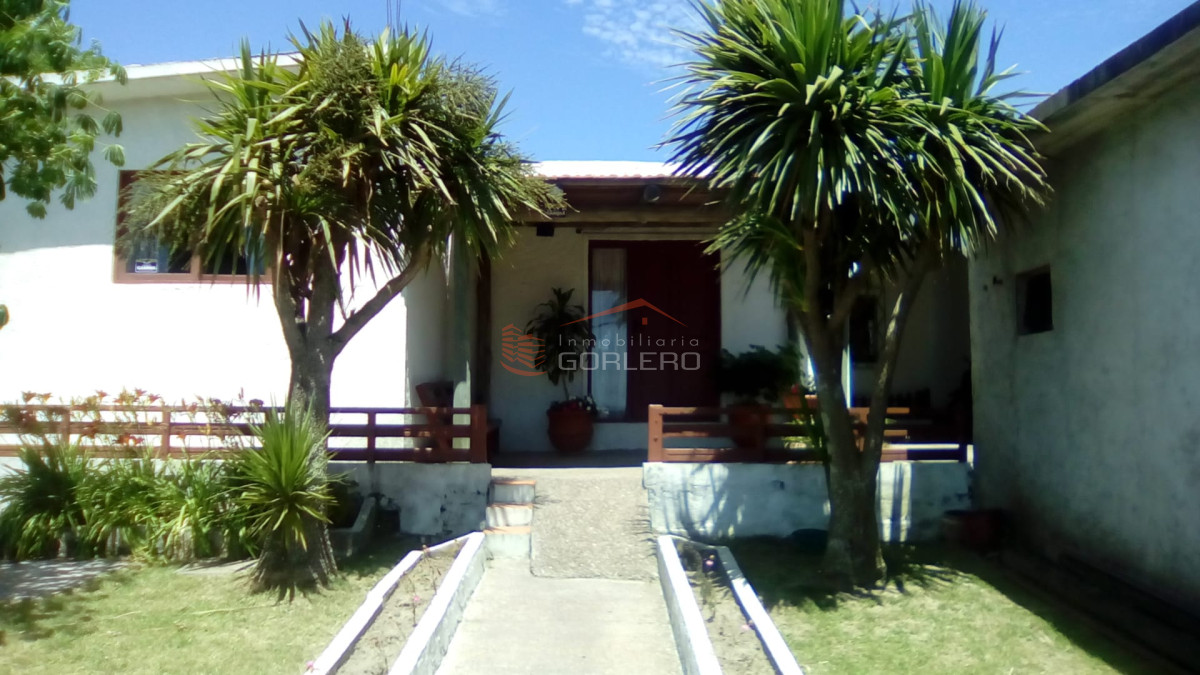 venta en maldonado nuevo - 2 casas + 2 apartamentos - gor29155c