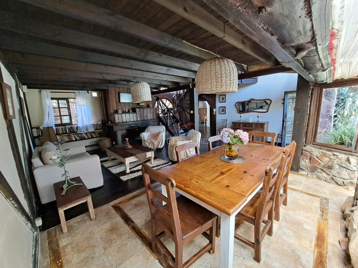 pinares, a metros del mar!!! 2000 m² terreno con piscina, y más de 300 edificados - gor28074c