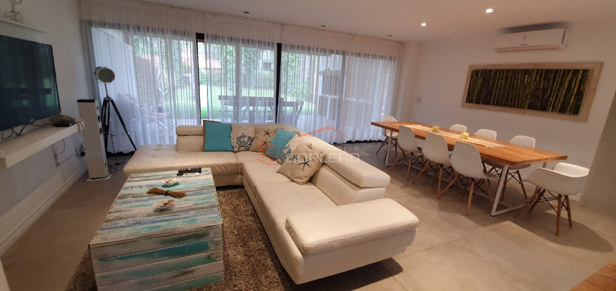 casa en venta en punta ballena, complejo solanas con todos los servicios! - gor27012c