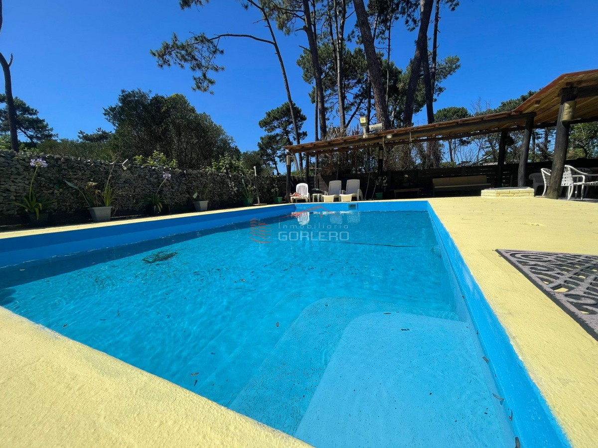 Casa en Pinares de 4 dormitorios con parrillero y piscina - Punta del Este