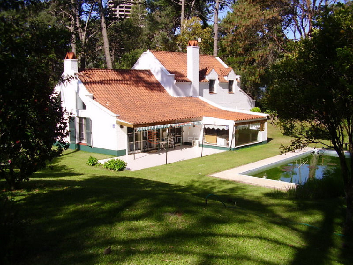 Casa de 5 dormitorios en alquiler de verano en Punta del Este, playa Mansa