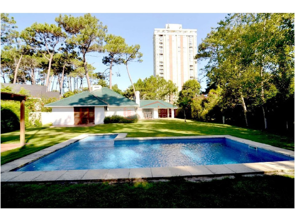 Casa en alquiler, Punta del Este, Lugano, próximo al Shopping   