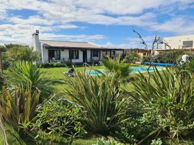Casa en Venta en Punta Negra - Piriápolis, frente al mar.