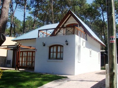 Casa en venta y alquiler temporal  en La Barra, Montoya, con muy lindo entorno