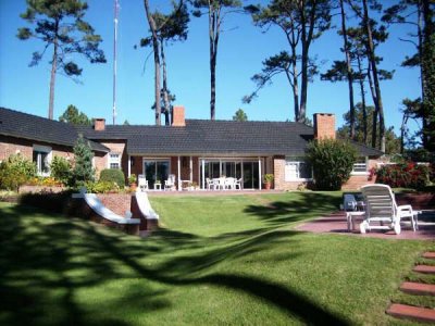 Venta de Casa en Punta del Este, Cantegril,  ideal vivienda permanente.