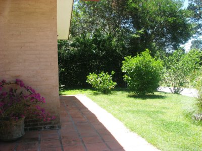 ALQUILER TEMPORAL Casa en punta del Este, Jardines de Córdoba *4 dormitorios