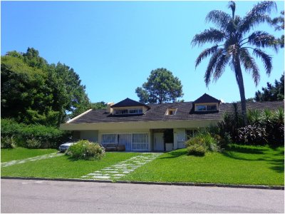 Chalet en venta en Punta del Este, zona Mansa *6 dormitorios