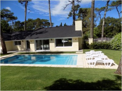 Espectacular casa en venta  en Punta del Este zona de playa Mansa *4 dormitorios