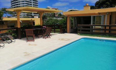 Casa en Venta en Punta del Este, a 1 cuadra de la playa brava