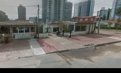 Venta de casa en Punta del Este, Excelente punto para hacer locales a 2 cuadras de la  brava y mansa