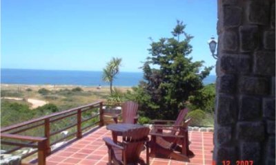Casa de 4 dormitorios con parrillero en venta y alquiler temporal Punta Ballena