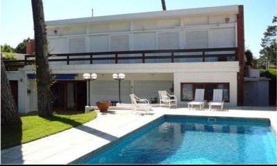 Casa en venta y alquiler de temporada en Punta del Este, Mansa, a poca distancia del mar