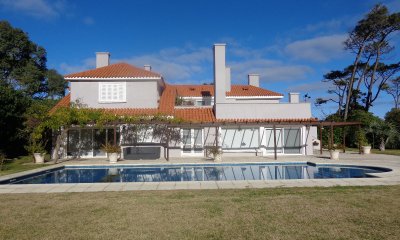 Magnífica Casa en Venta y Alquiler Temporal en Punta del Este, Brava