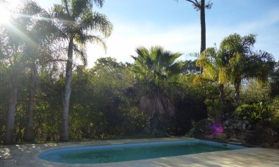 Espectacular casa a la venta en Punta del Este!.  con 5 dormitorios y piscina climatizada