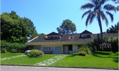 Chalet en venta en Punta del Este, zona Mansa *6 dormitorios