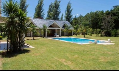 ESPECTACULAR !!! Casa 6 dormitorios, piscina, venta o alquiler en Beverly Hills - Punta del Este