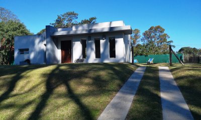 Casa en alquiler de temporada y venta  en Punta del Este, a pocas cuadras del Shopping