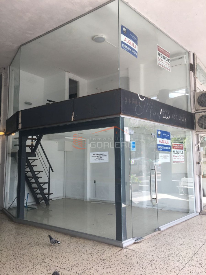 LOCAL EN PUNTA DEL ESTE , Península, sobre Gorlero  - GOR21865L