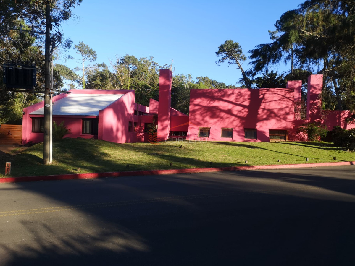 Local en Venta en  Punta del Este,  Excelente local, con muy buena ubicaciòn - GOR21622L