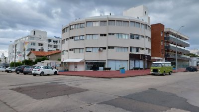 Local de 68 m2 en alquiler en Península - Punta del Este