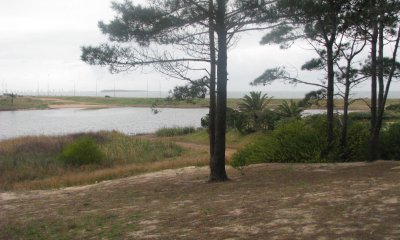 Venta de Terreno en Punta del Este con costa a la Laguna, Imperdible!!!