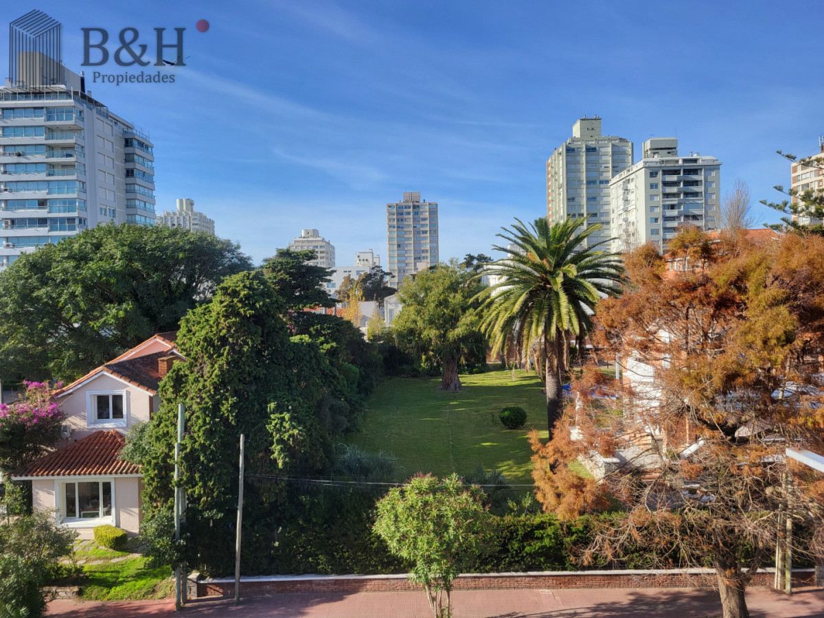 Apartamento ID.6435 - Venta de apartamento 4 dormitorios, Península, Punta del Este