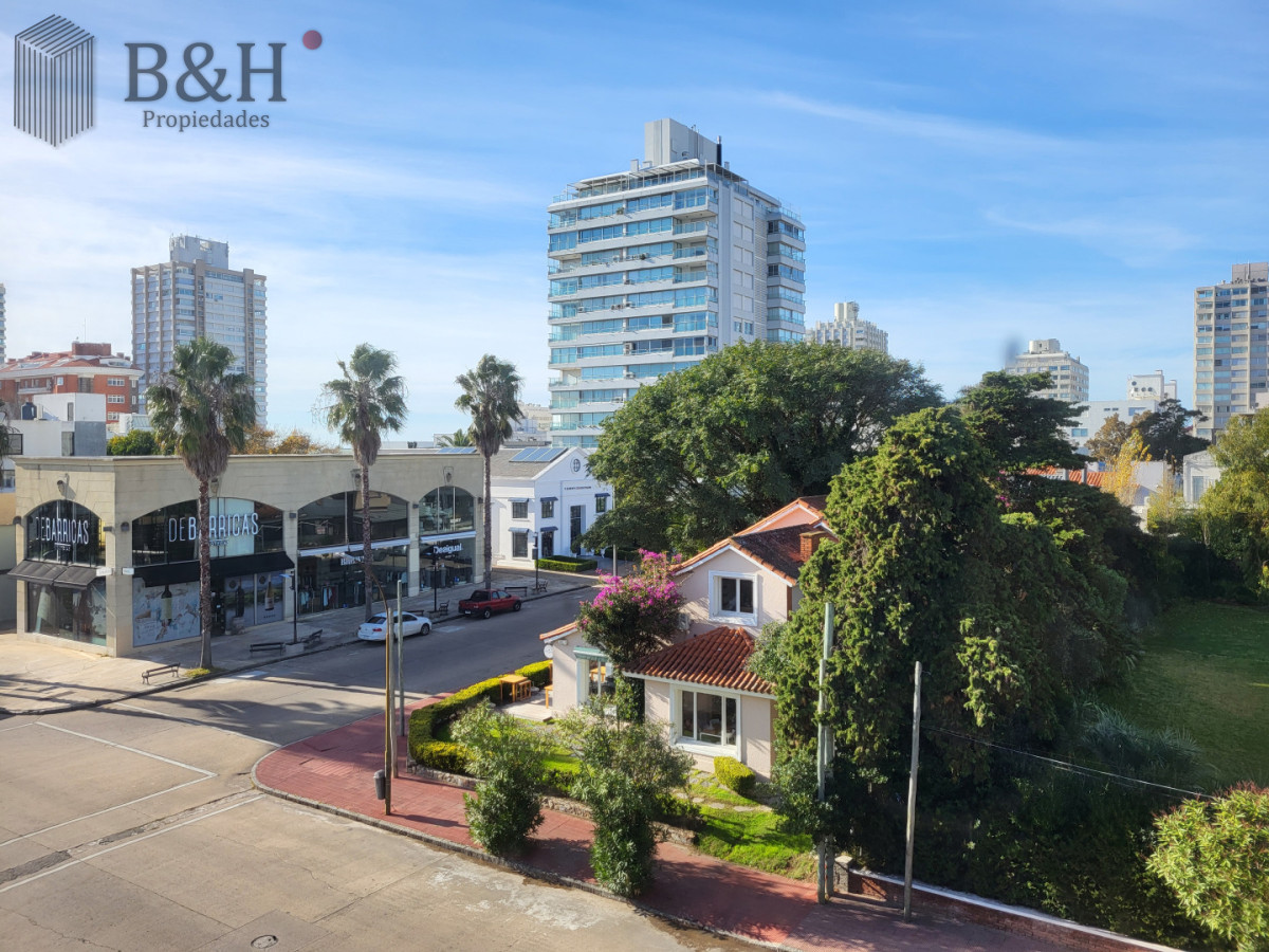 Apartamento ID.6435 - Venta de apartamento 4 dormitorios, Península, Punta del Este