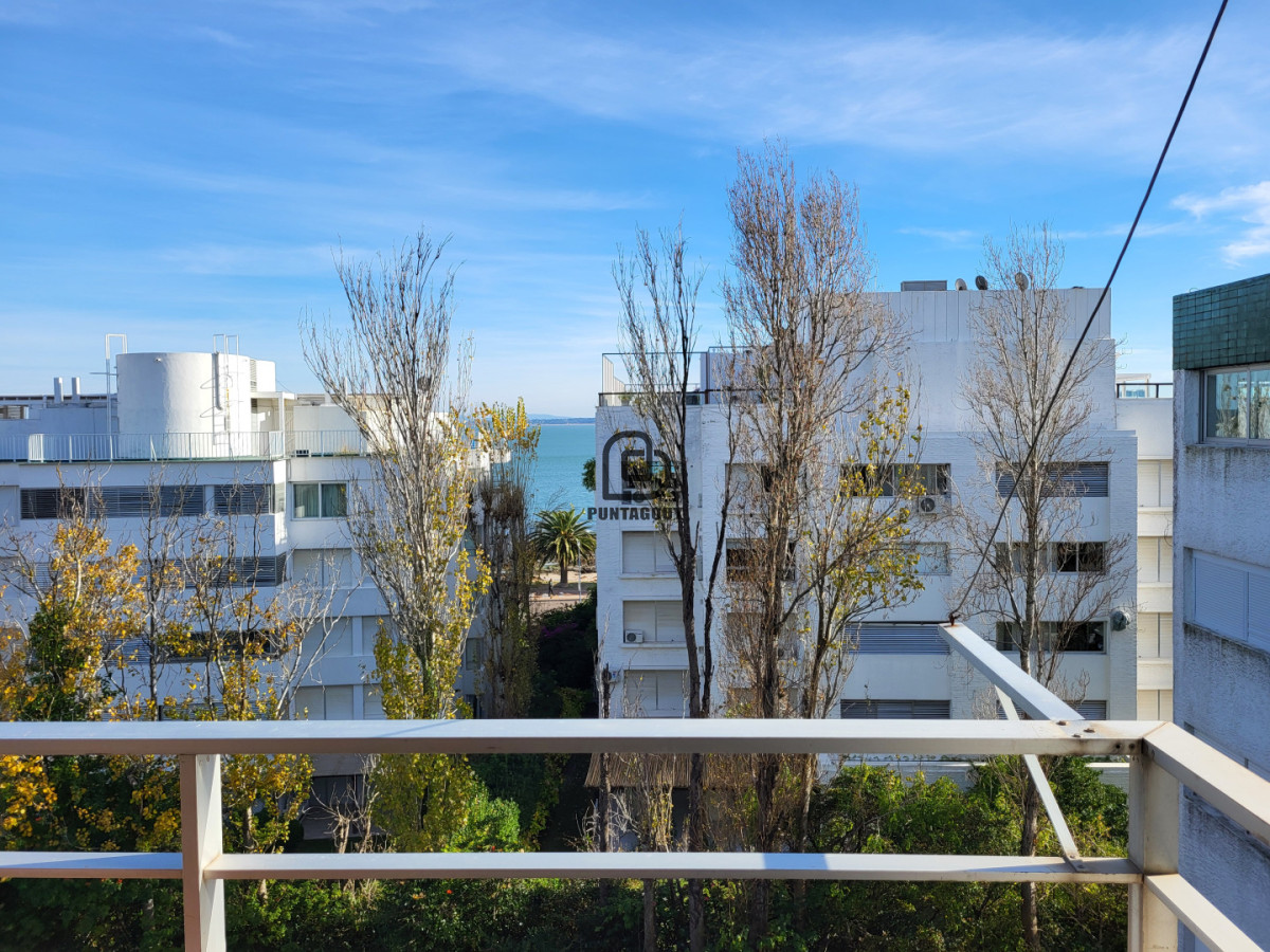 Apartamento ID.7597 - Venta ,4 dormitorios, Península, Punta del Este