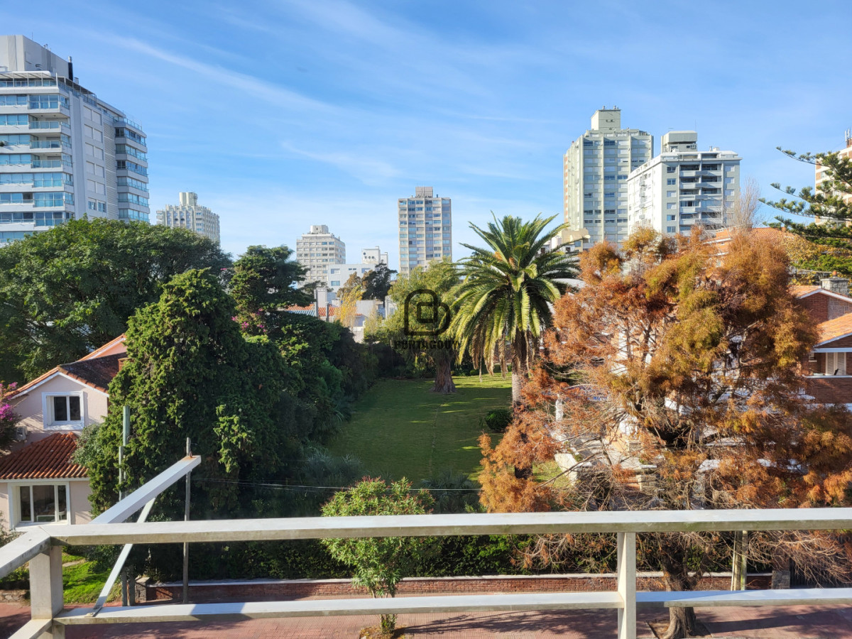 Apartamento ID.7597 - Venta ,4 dormitorios, Península, Punta del Este