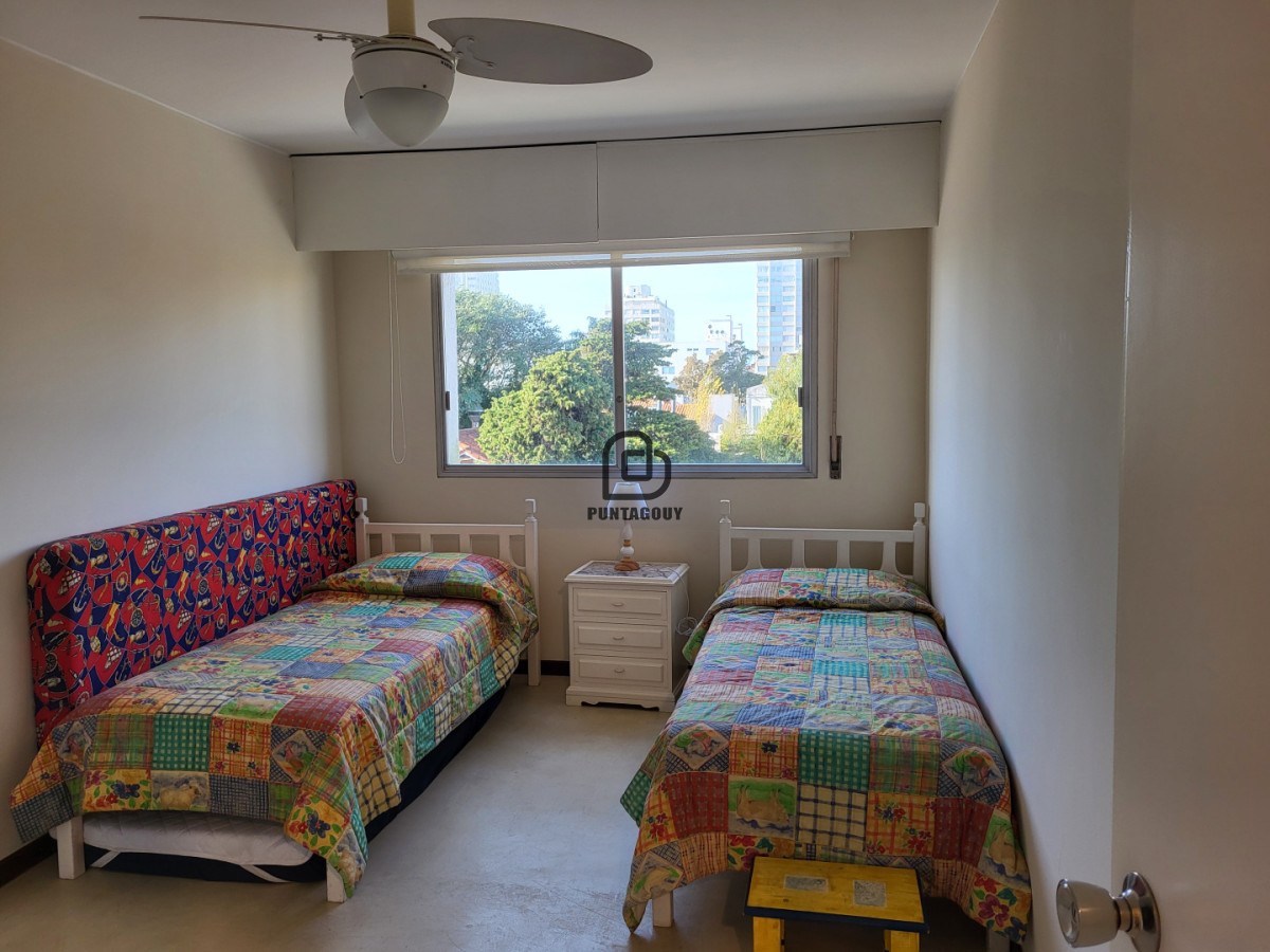 Apartamento ID.7597 - Venta ,4 dormitorios, Península, Punta del Este