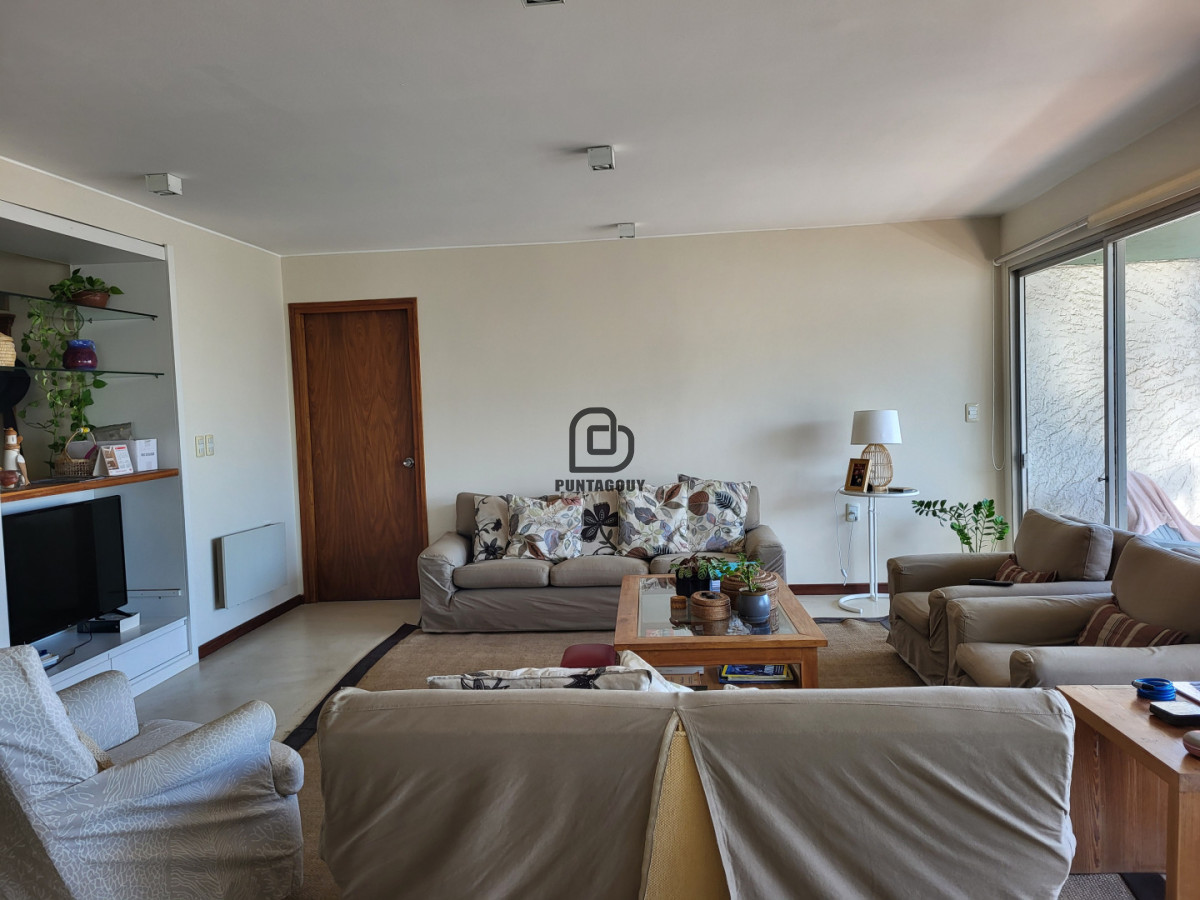Apartamento ID.7597 - Venta ,4 dormitorios, Península, Punta del Este