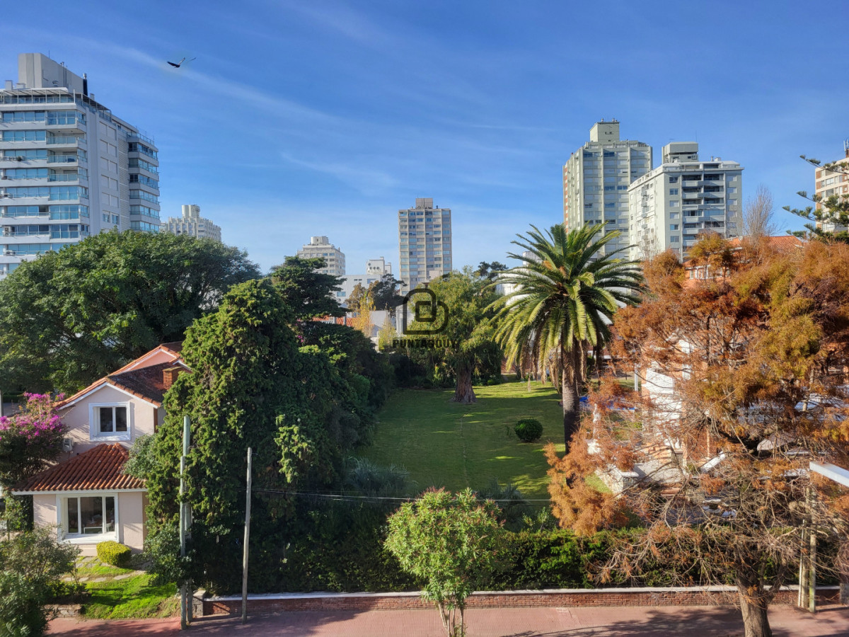 Apartamento ID.7597 - Venta ,4 dormitorios, Península, Punta del Este