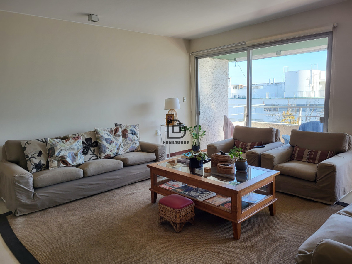 Apartamento ID.7597 - Venta ,4 dormitorios, Península, Punta del Este
