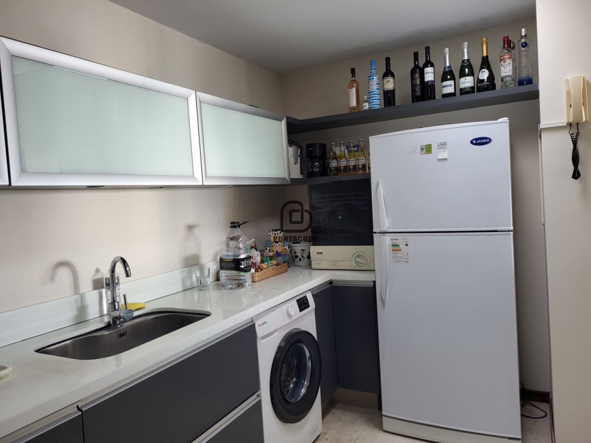 Apartamento ID.7597 - Venta ,4 dormitorios, Península, Punta del Este