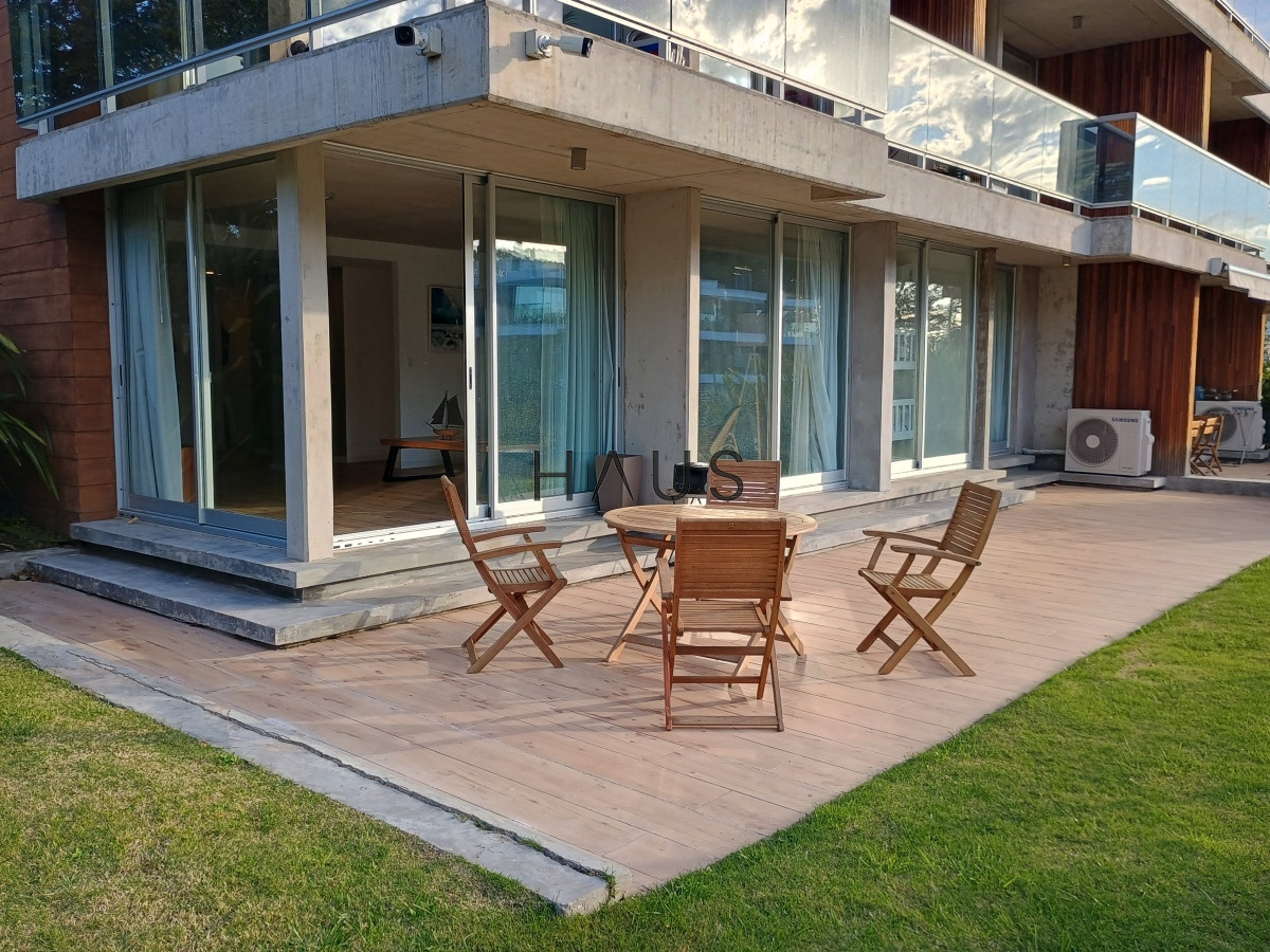 Apartamento ID.99 - Venta de apartamento 2 dormitorios, Mansa, Punta del Este