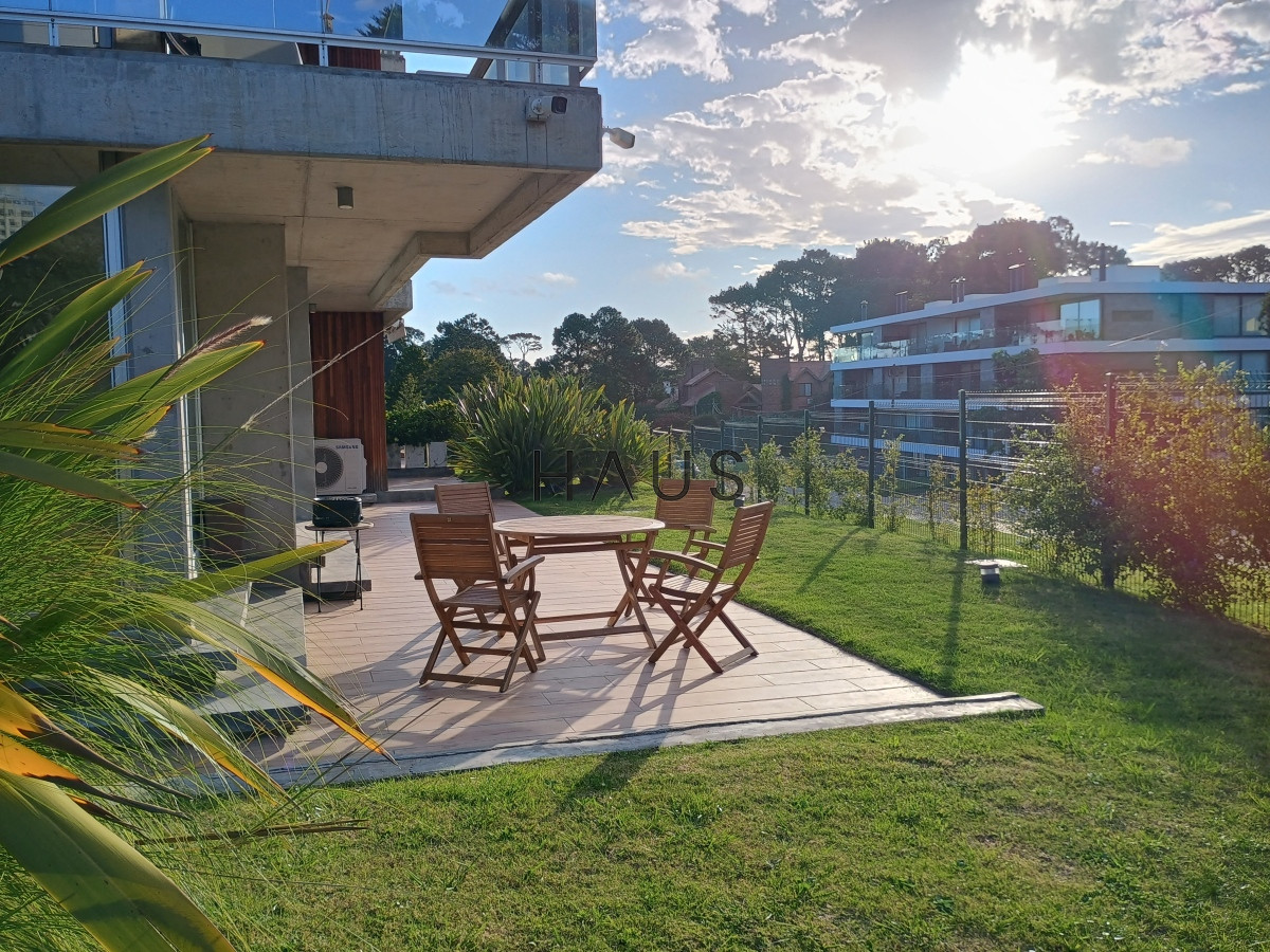 Apartamento ID.99 - Venta de apartamento 2 dormitorios, Mansa, Punta del Este