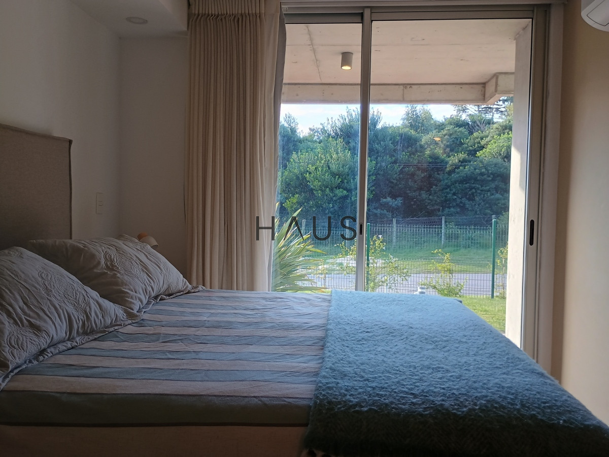 Apartamento ID.99 - Venta de apartamento 2 dormitorios, Mansa, Punta del Este