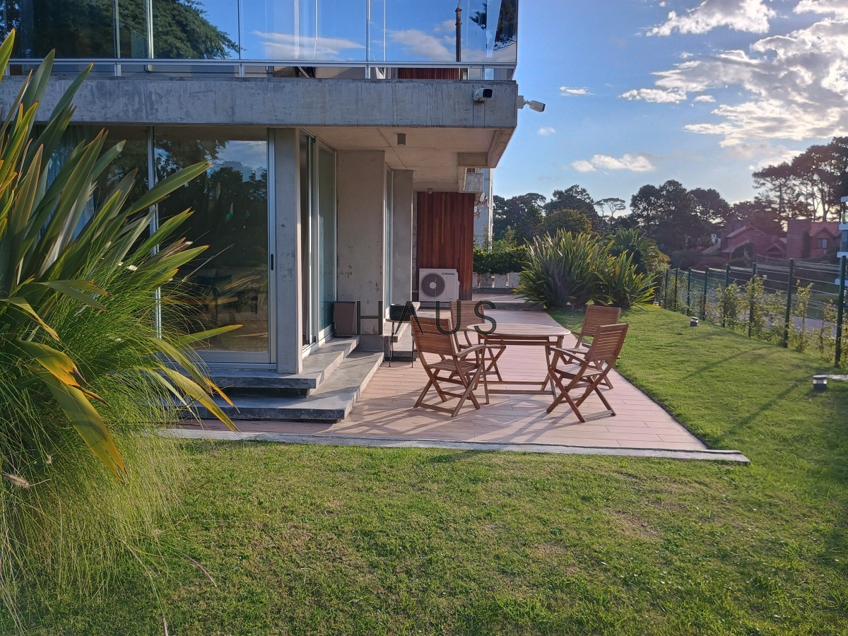 Apartamento ID.99 - Venta de apartamento 2 dormitorios, Mansa, Punta del Este