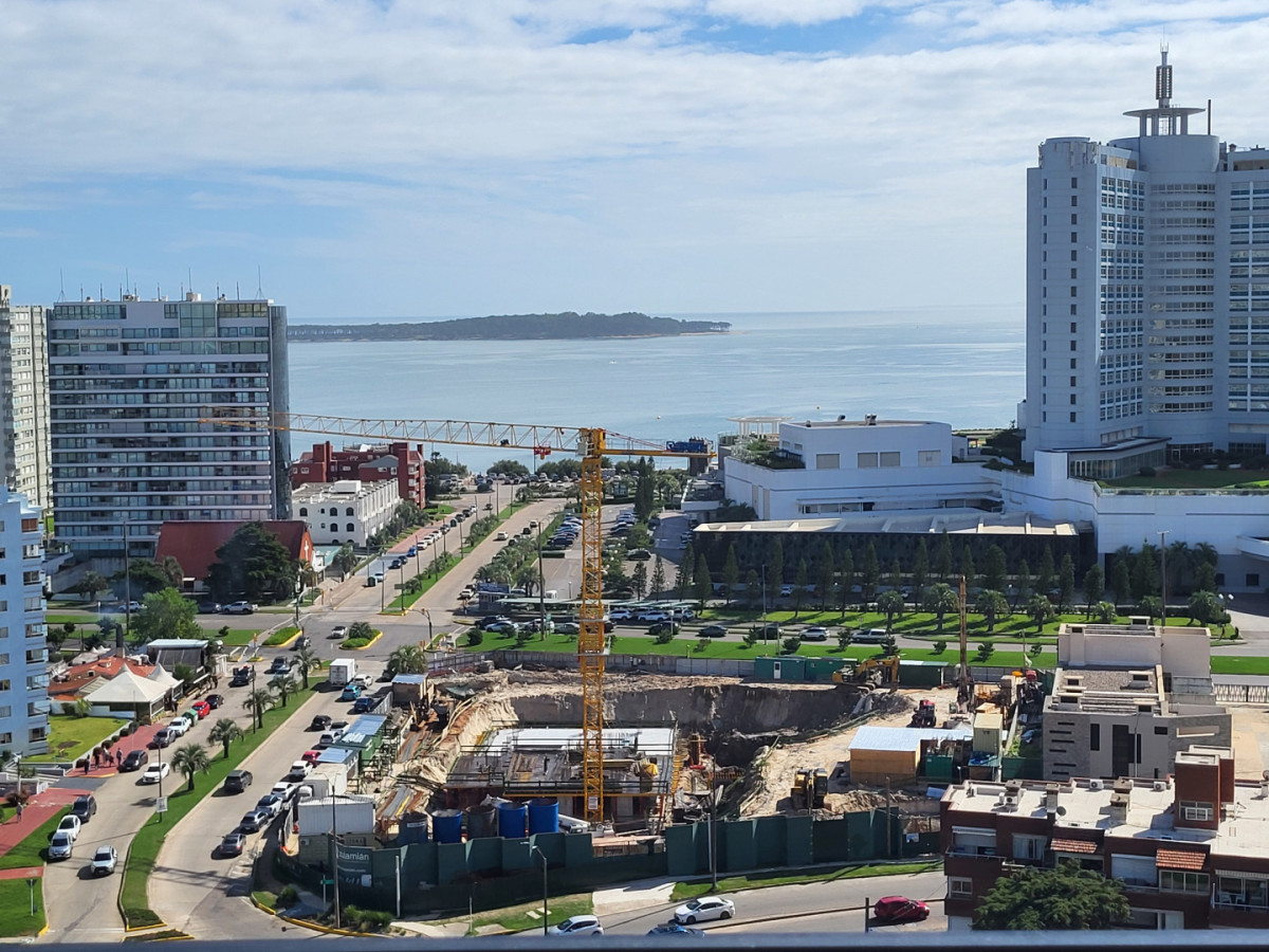 Apartamento ID.21098598 - Venta de Apartamento 3 Dormitorios - Torres del Este - Punta del Este