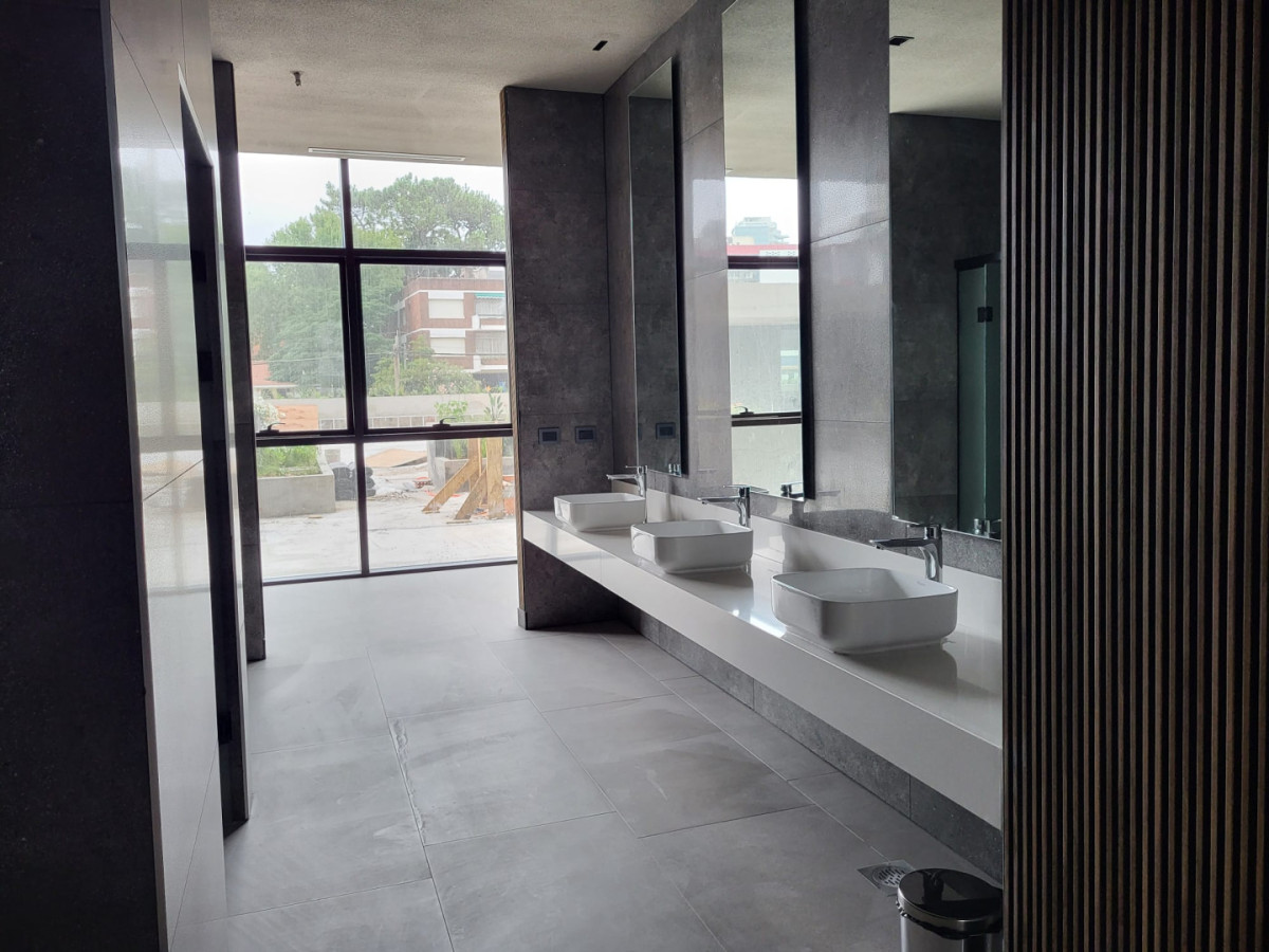 Apartamento ID.21098598 - Venta de Apartamento 3 Dormitorios - Torres del Este - Punta del Este