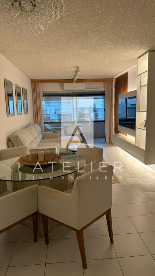 Alquiler de temporada, apartamento 2 dormitorios, playa Brava, Punta del Este