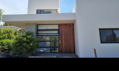 VIVIENDA MINIMALISTA DE 5 DORMITORIOS EN LOMAS DE CARRASCO
