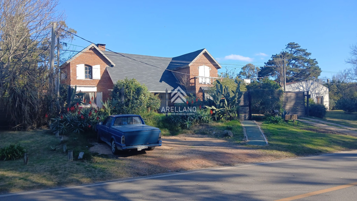 Casa ID.5166 - casa ce 5 dormitoeios 3 baños 2 suite Pinares Punta del Este